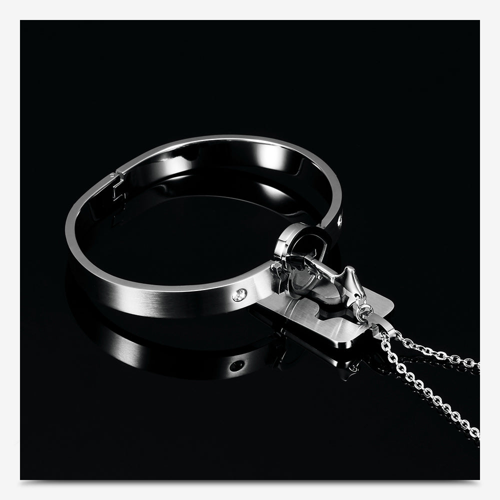 Lock and Key Bracelet and Necklace Set, Plated Titanium Love Lock Set His&  Hers Matching Couple Heart Bangle Bracelet Lock Key Pendants (Silver, Heart